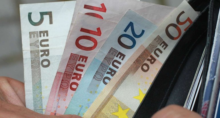 Avro ucuzlaşdı