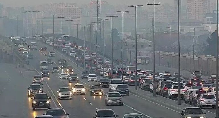Bu yollarda tıxac var - SİYAHI