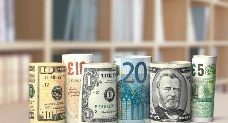 Dollar və rubl bahalaşdı, lirə ucuzlaşdı