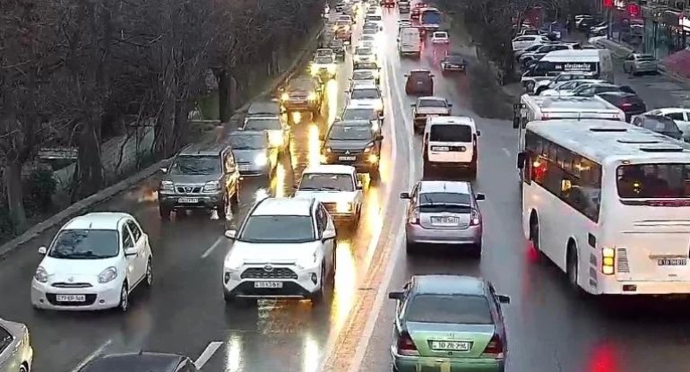 Bu yollarda tıxac var - SİYAHI