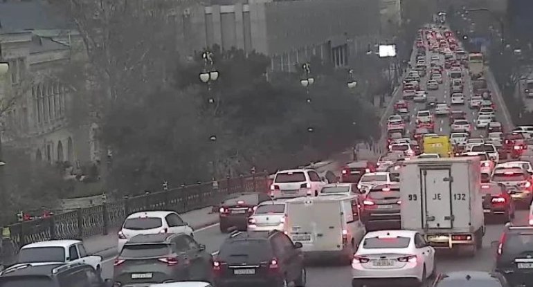 Bakıda bu yollarda tıxac var - SİYAHI