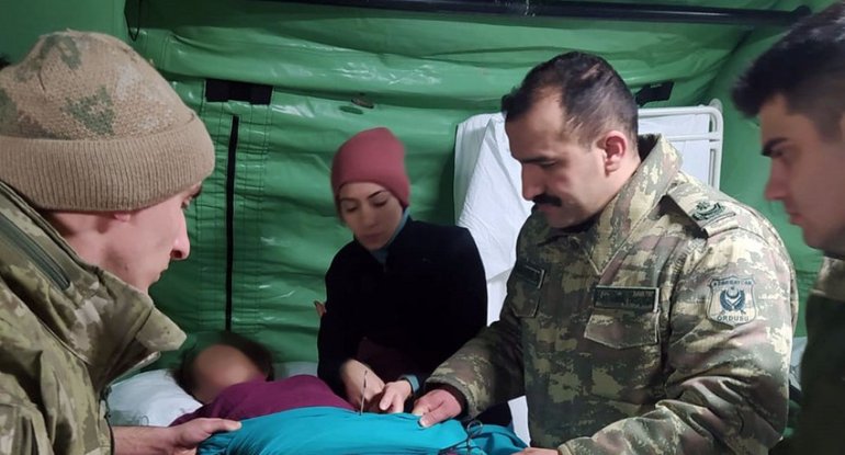 Hərbi həkimlərimiz Kahramanmaraşda 17 nəfəri əməliyyat edibxa0 - FOTO