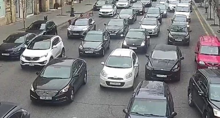 Bu yollarda tıxac var - SİYAHI