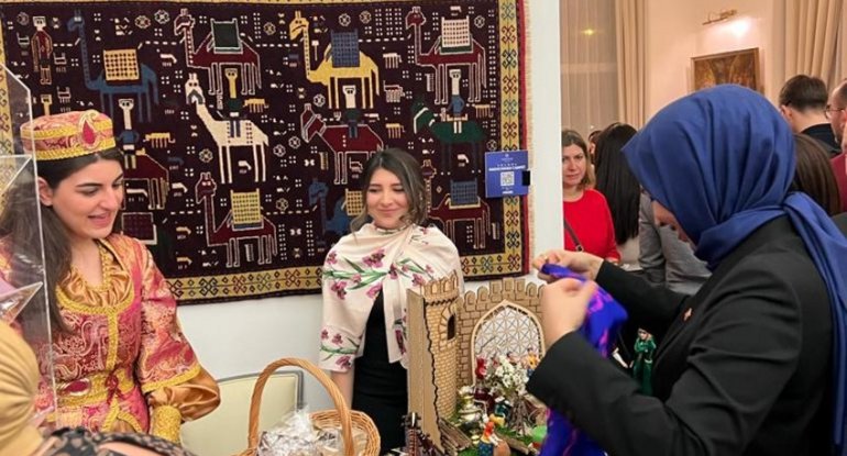 Avstriyada Azərbaycan xalçaları sərgilənir