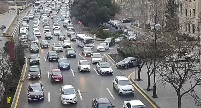Bakıda bu yollarda tıxac var - SİYAHI