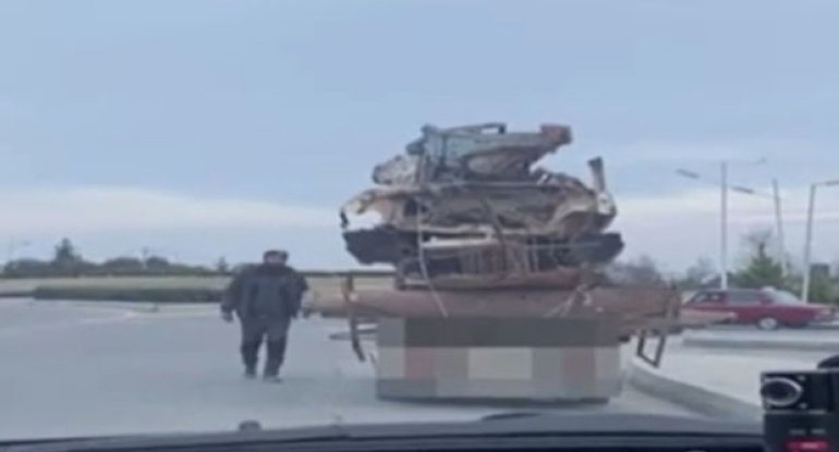 Minik avtomobilini yük maşını kimi istifadə etdi - VİDEO