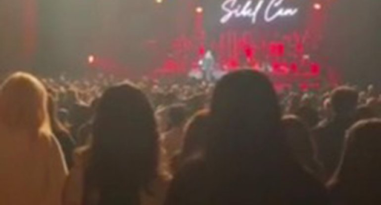 Sibel Canın Bakı konsertində zəlzələ qurbanları belə anıldı - VİDEO