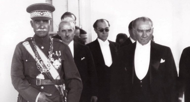 Rza şah Pəhləvi Atatürklə görüşdə Azərbaycanca danışır - VİDEO