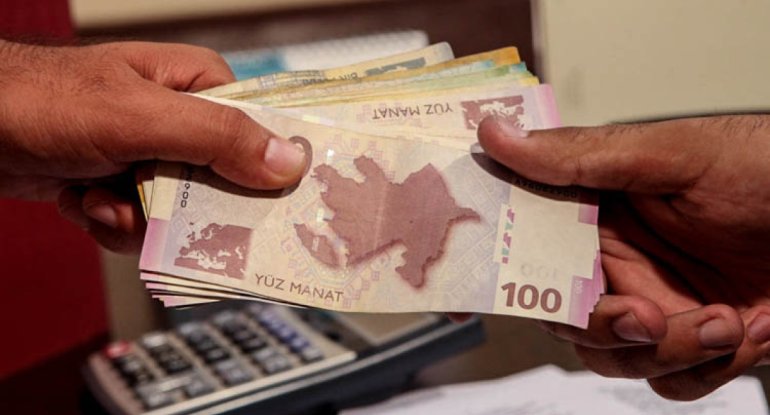 Azərbaycanda orta maaş artdı