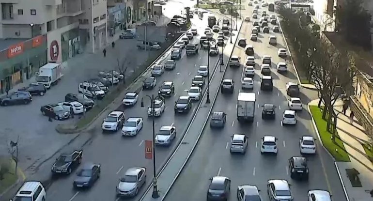 Bakıda tıxac olan yollar - SİYAHI