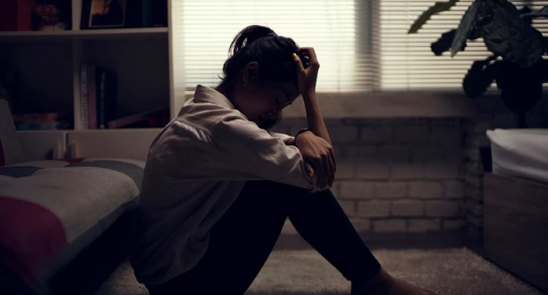 Davamlı bəd xəbərlərin depressiyasından bu yolla qorunmalıyıq - SADƏ İZAHLAR