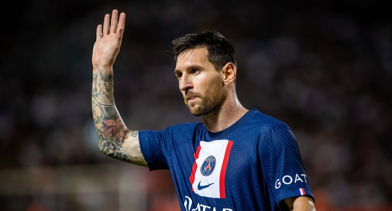 Messi yaza-yaza, Messinin fotosunu yaratdı - VİDEO