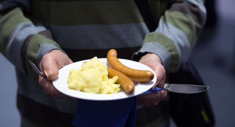 Kolbasa-sosis yeyən kişi və qadınlar sonsuz ola bilər
