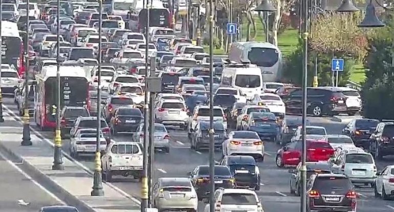 18 küçə və prospektdə tıxac var - SİYAHI