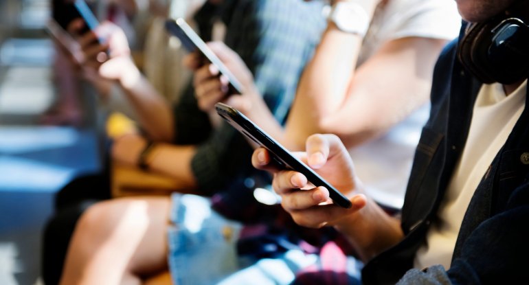Telefon istifadəçilərinə xəbərdarlıq – Hər yerdə şarj etməyin