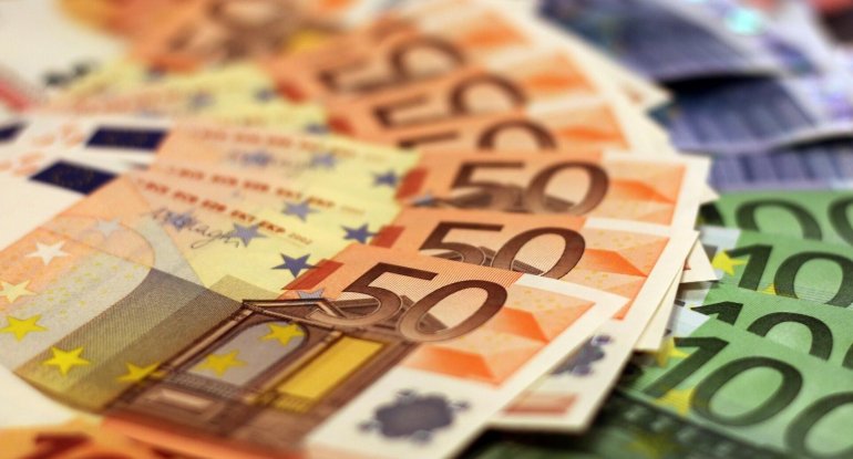 Avro dollar qarşısında rekord həddə BAHALAŞDI