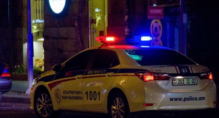 Azərbaycan bayrağını yandıran erməni vandalı polisə aparılıb, cinayət işi başlanıb
