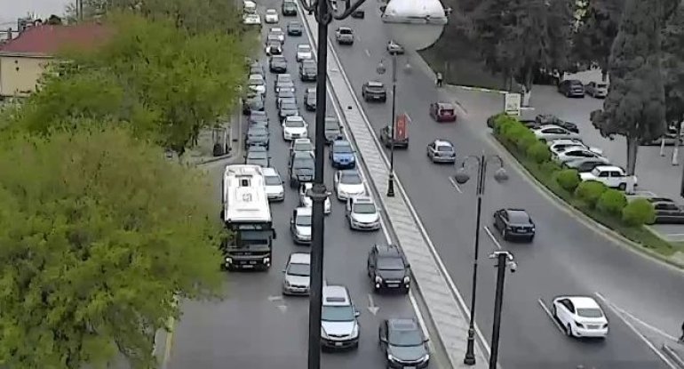 13 küçə və prospektdə tıxac var - SİYAHI