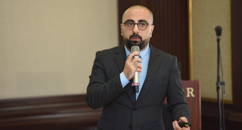“Abituriyent qandan qorxursa, 700 bal toplasa da, ondan həkim olmaz”
