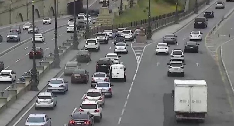 14 küçə və prospektdə tıxac müşahidə olunur
