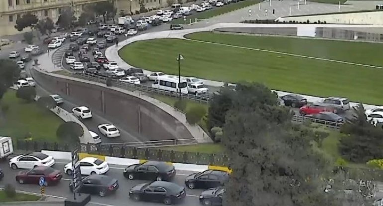 Paytaxtda tıxac olan yollar açıqlandı - SİYAHI