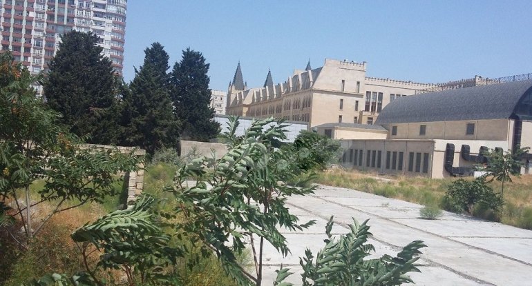Milli Məclisin yanında 13 milyona torpaq satılır - FOTO