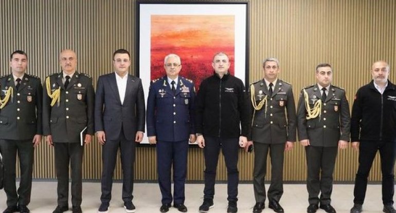 Azərbaycanın müdafiə nazirinin müavinləri Türkiyəyə gediblər - FOTO