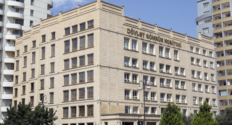 Gömrük Komitəsi 130 min manatlıq it yemi alır