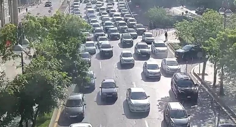 10 küçə və prospektdə tıxac var