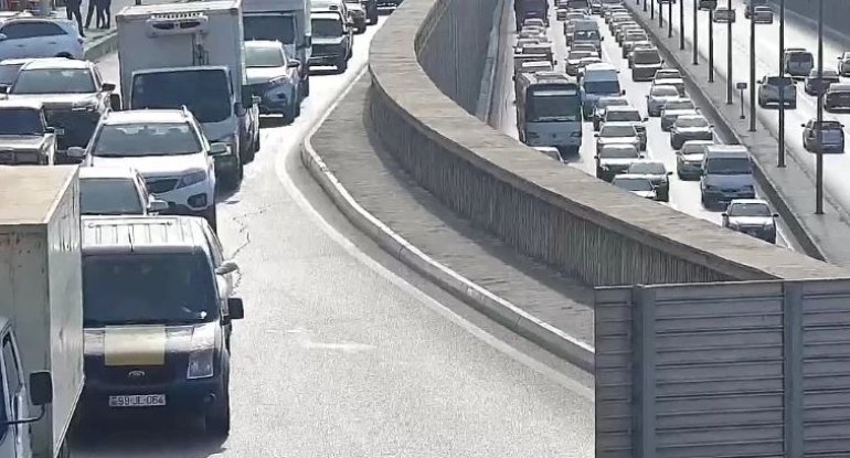 9 küçə və prospektdə tıxac müşahidə olunur - SİYAHI