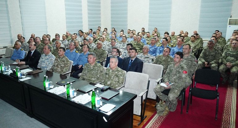 Azərbaycan Quru Qoşunlarının komandanı Türkiyə ilə hərbi əməkdaşlıqdan danışıb