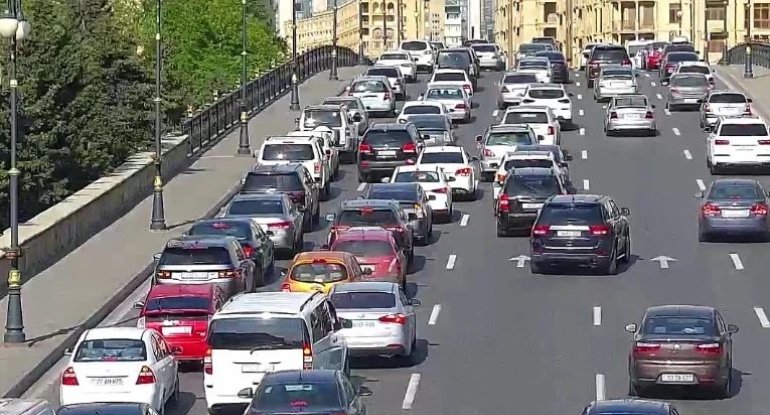 13 küçə və prospektdə tıxac var - SİYAHI
