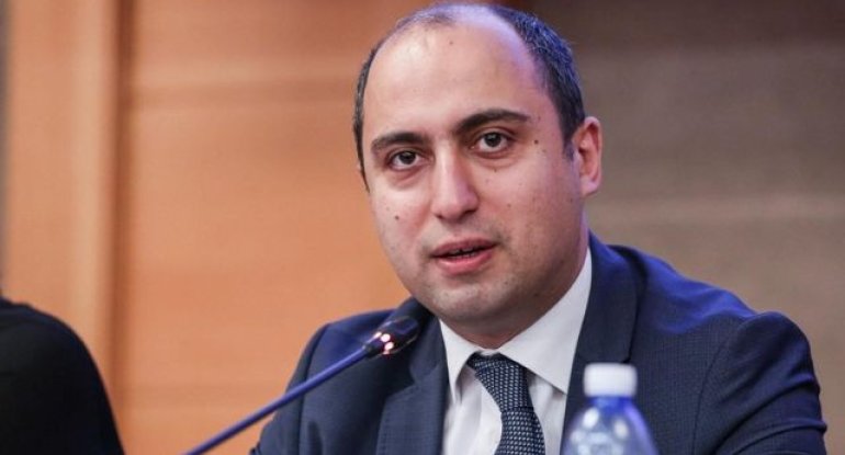 Emin Əmrullayev məktəblilərin intiharından danışdı
