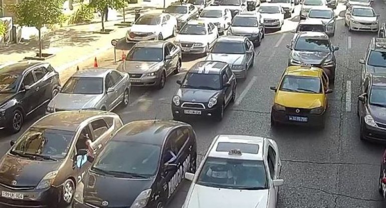 14 küçə və prospektdə tıxac var - SİYAHI