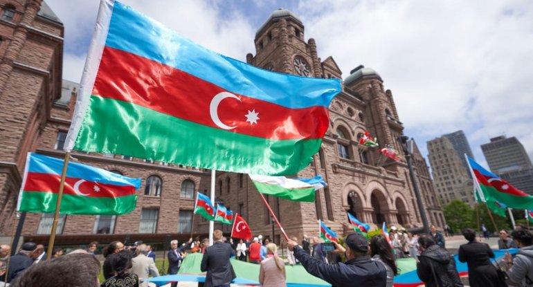 Ontario parlamentinin önündə bayrağımız qaldırıldı