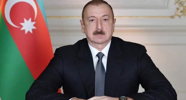 Makron Prezident İlham Əliyevi təbrik edib