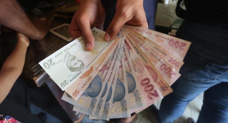 Türkiyə lirəsi ucuzlaşır: Manat qarşısında yeni rekord