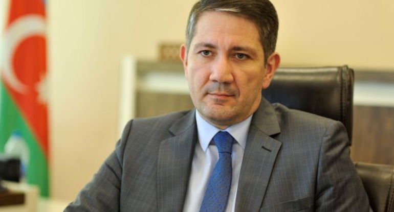 Nazir müavininin qaynı nazirliyi məhkəməyə verib?