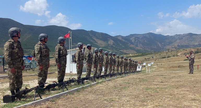 Təlim toplanışında praktiki atış çalışmaları yerinə yetirilib - VİDEO