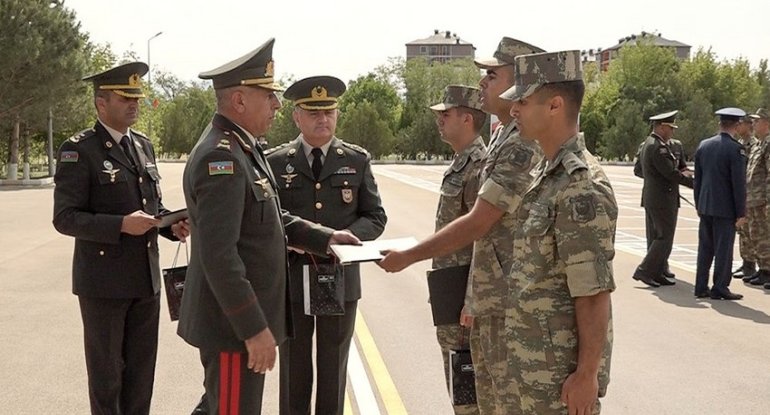 Əlahiddə Ümumqoşun Orduda “Zabit hazırlığı kursu”nun buraxılış mərasimi keçirilib VİDEO