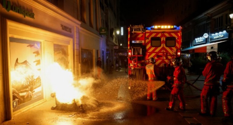 Fransada gərginlik artır: qatil polis üçün 700 min avrodan çox pul toplandı