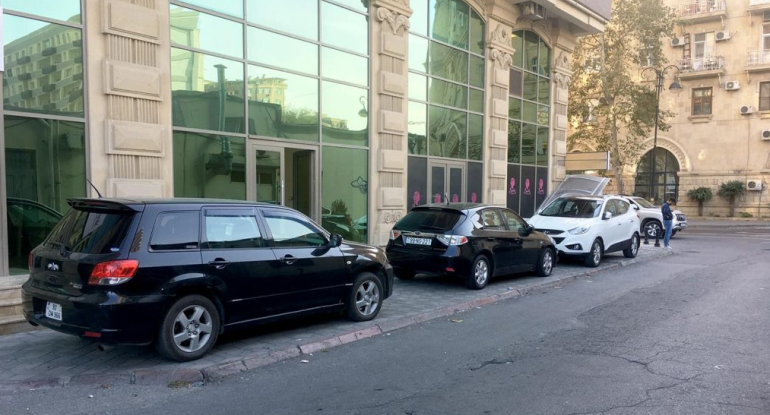 Yeni qərardan sonra səkilər parkinqə çevilir? - ŞƏRH