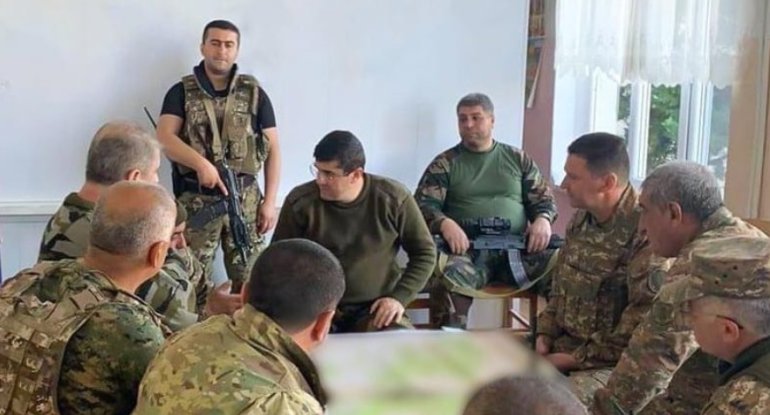 Arayik “sərt tədbirlərlə” “hədələdi”: döyüşə hazırlaşır