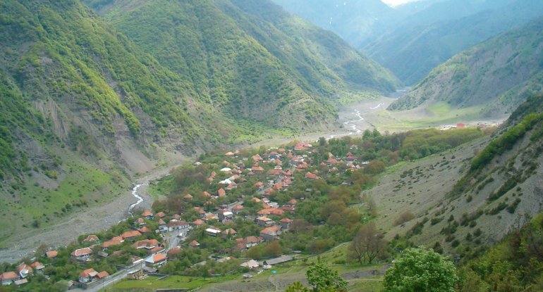 Turizm bölgəsində təbiəti villa sahibləri zibilləyib? - FOTO