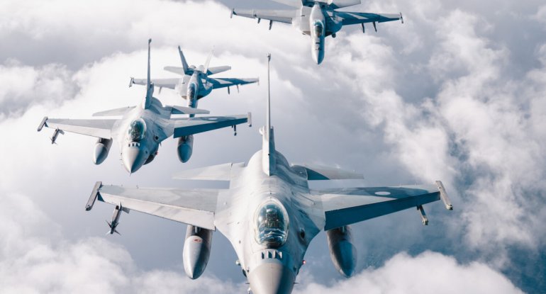 Zelenskidən ukraynalı pilotların F-16 təlimləri ilə bağlı AÇIQLAMA