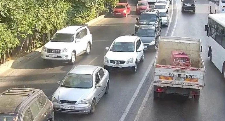 Bu yollarda tıxac var - SİYAHI