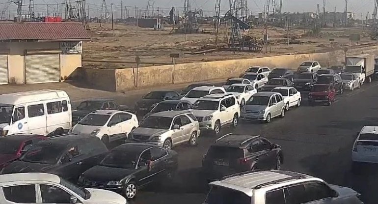 4 yolda tıxac var - SİYAHI