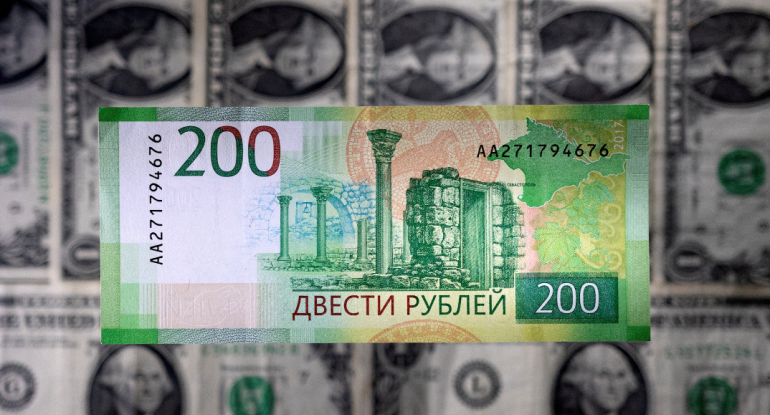 Rusiyada dollar 101 rublu ötdü - 17 ayda ilk