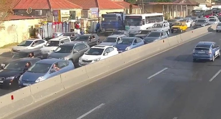 Bu yollarda tıxac var - SİYAHI