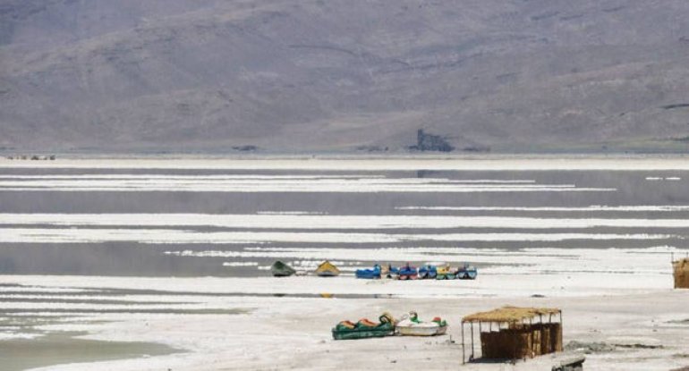 Urmiya gölünün İran hökuməti tərəfindən tamamilə məhv edilməsinin görüntülə ...